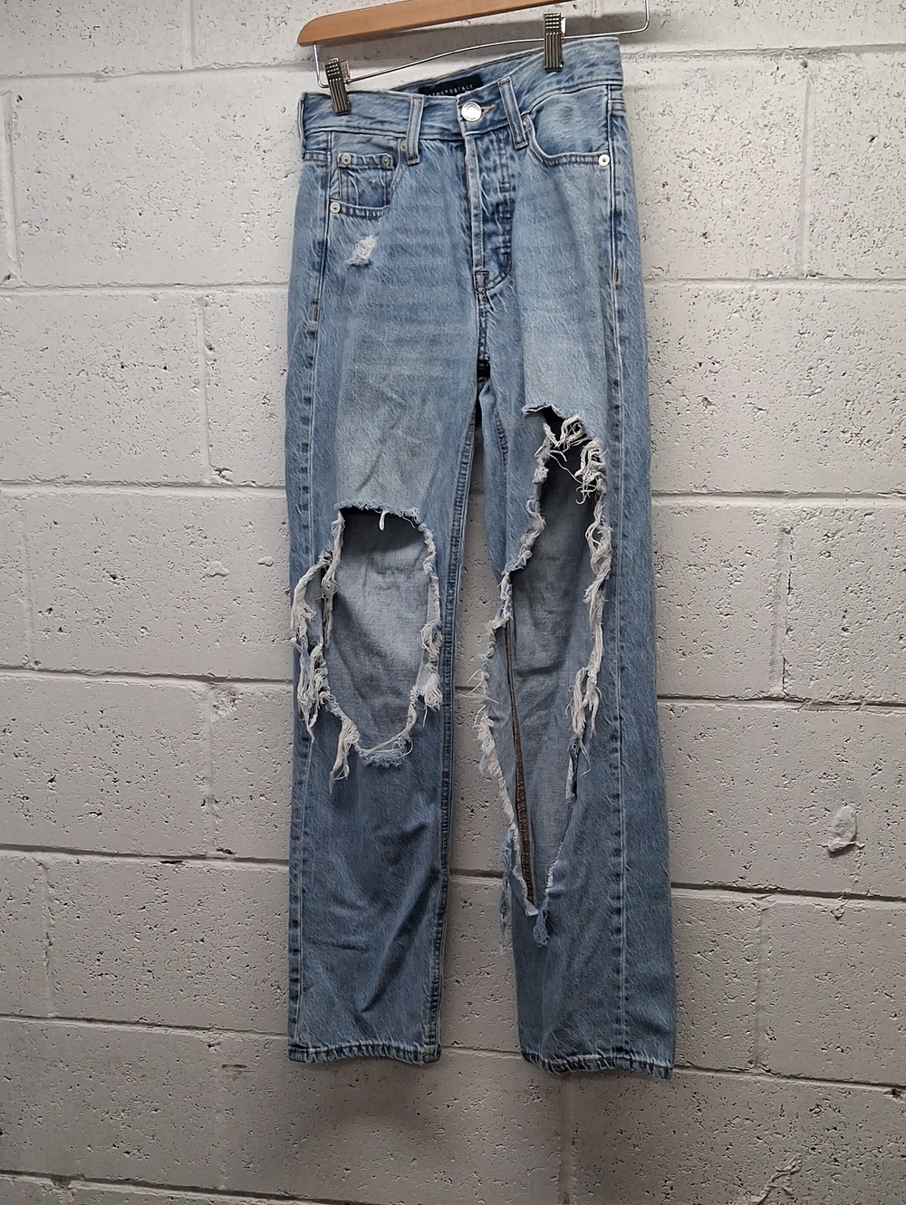 Aeropostale 90's Baggy Light Wash Distressed Straight-Leg Jeans with Knee Rips